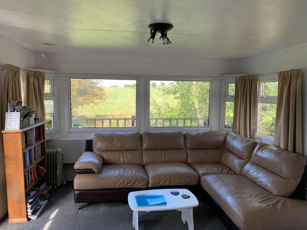 Delightful 3 Bedroom Holiday Home With Balcony Overlooking Fields And A Stream 吉斯本 外观 照片